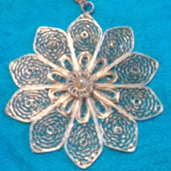 Vintage Flower Earrings - Picture 3 of 3